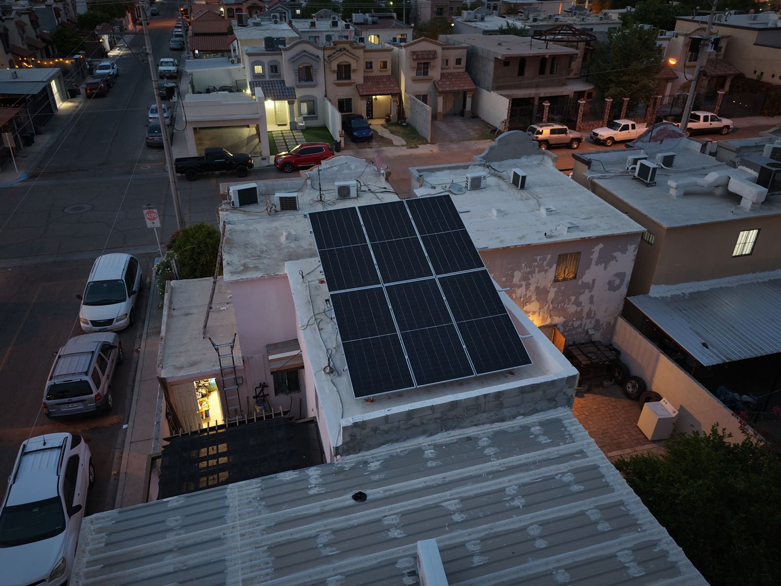 Vista aérea de paneles solares en Mexicali
